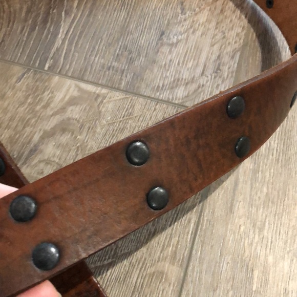 TRAILER Full Grain Studded Textured Leather Belt - Picture 5 of 10